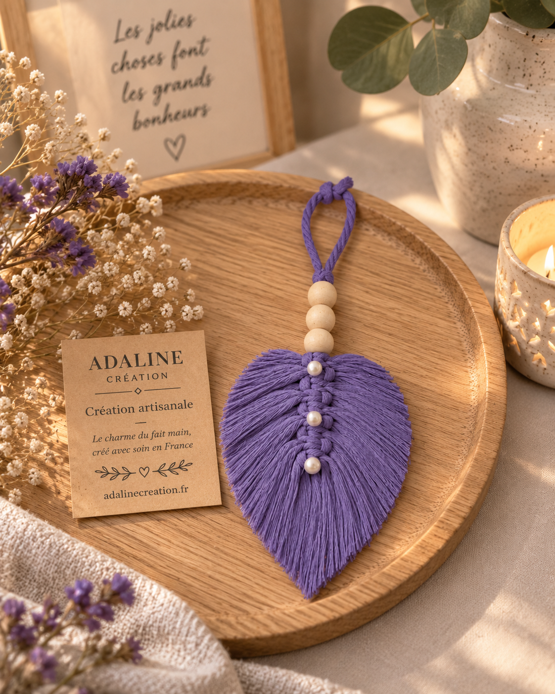 Feuille décorative en macramé violette
